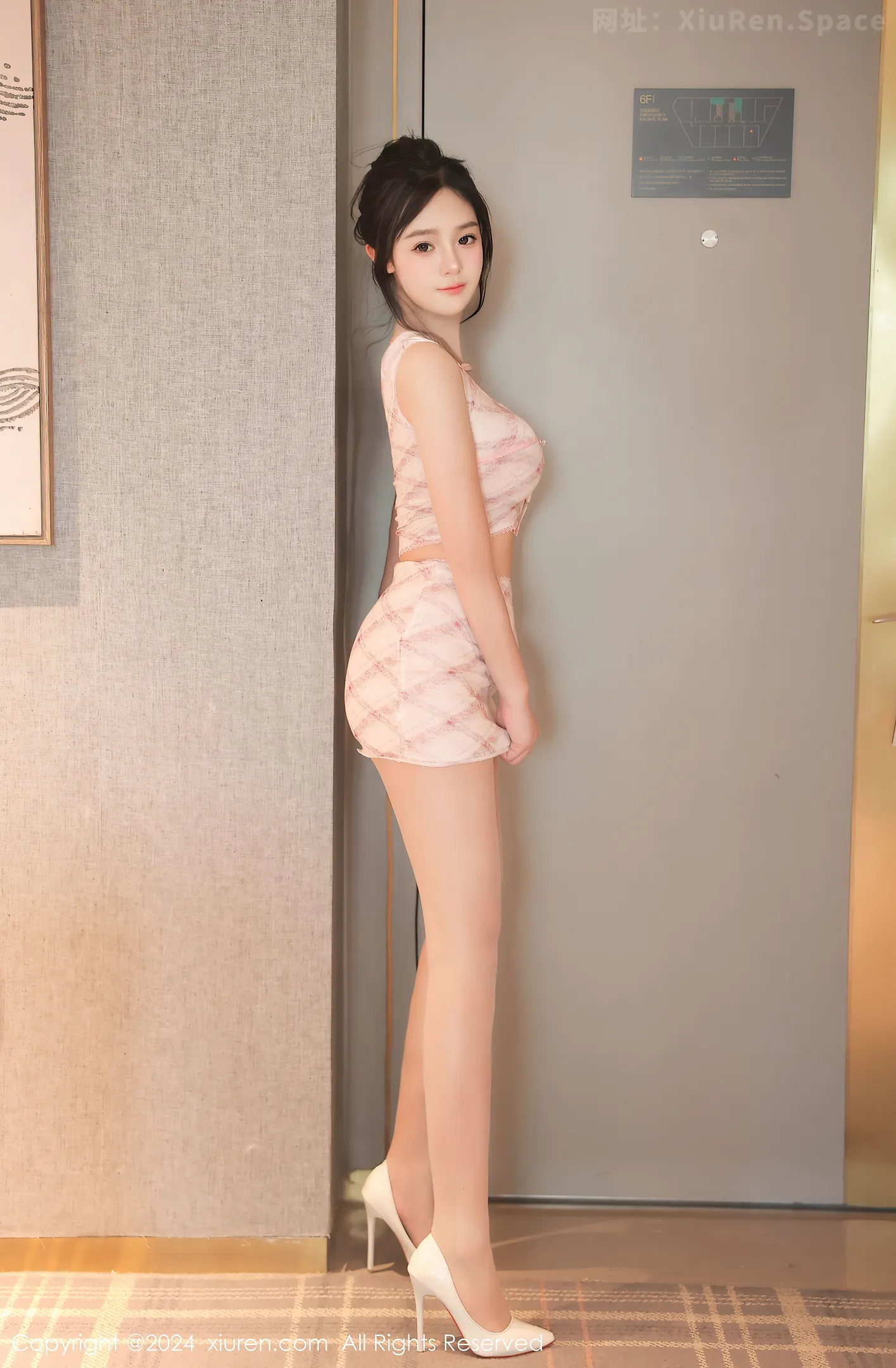 图片[4]-[XiuRen秀人网]VOL.8419 模特金小依性感淡粉丝服饰+白色情趣内衣秀惹火身材完美诱惑写真80P-秀人网官方网站